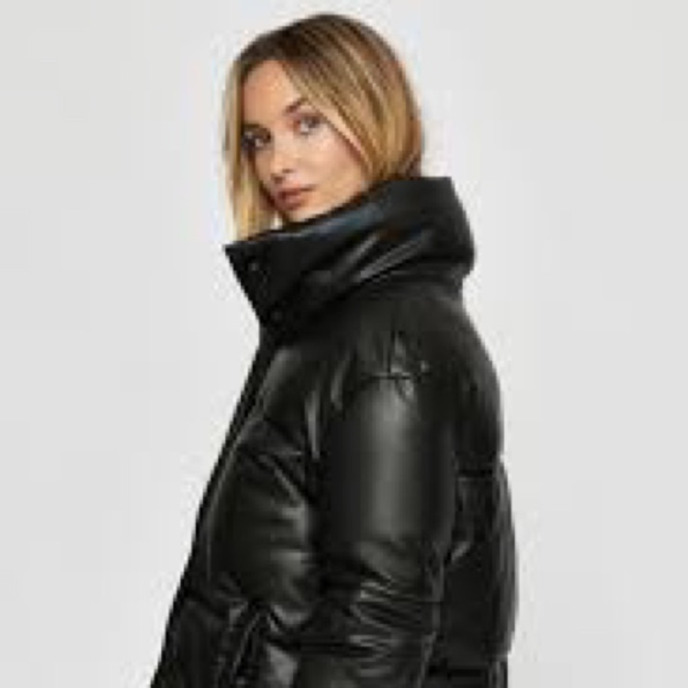 dynamite ladies city puffer. size medium. fits a medium large.
